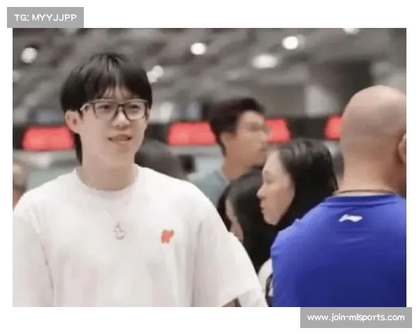 王楚钦球迷机场秩序混乱 赛事方提高运动员离场安保措施 王楚钦球迷机场秩序混乱 赛事方提高运动员离场安保措施