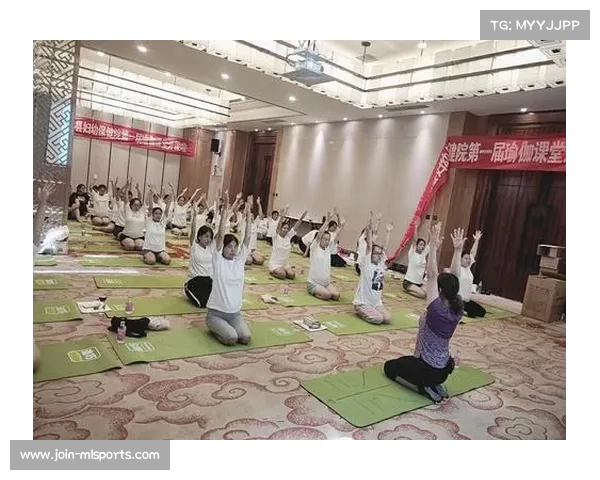 海南屯昌百岁武者现场传授黎族武术 引00后青年接力传统技艺 海南屯昌百岁武者现场传授黎族武术 引00后青年接力传统技艺